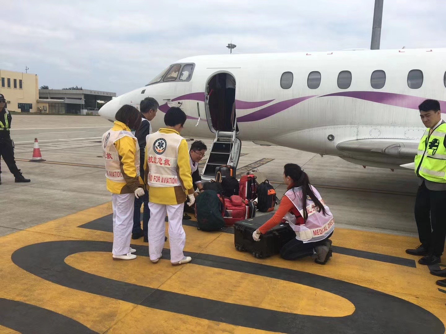 喀喇沁左翼蒙古族自治县香港出入境救护车出租